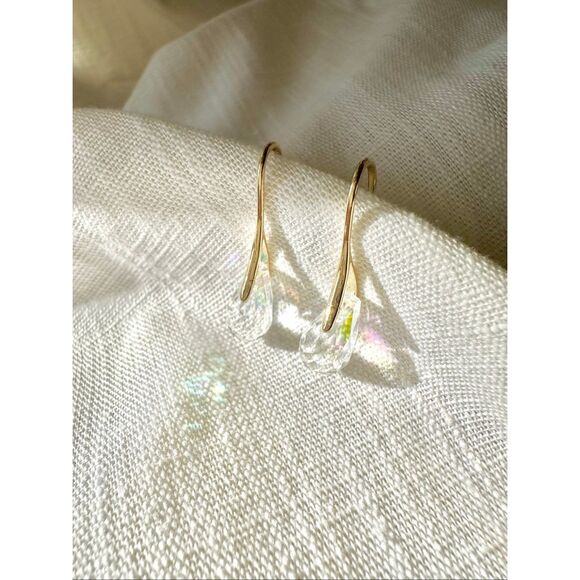 Iridescent teardrop dangle earrings - Picture 5 of 11